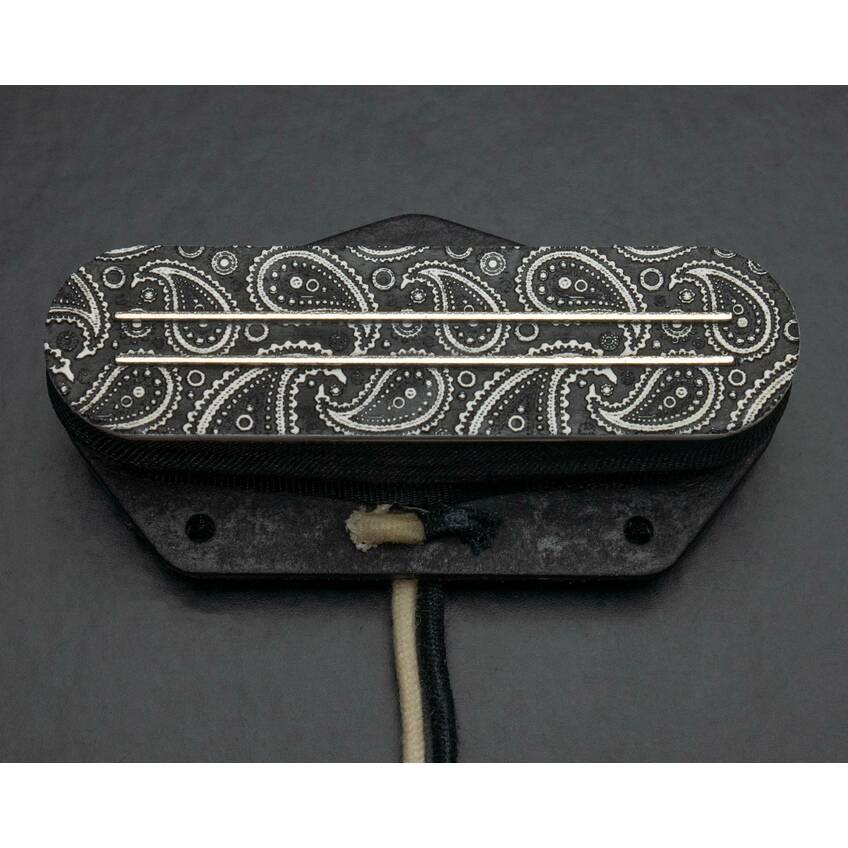 Special Edition Cobra T Singlecoil Bridge - Black / White Paisley